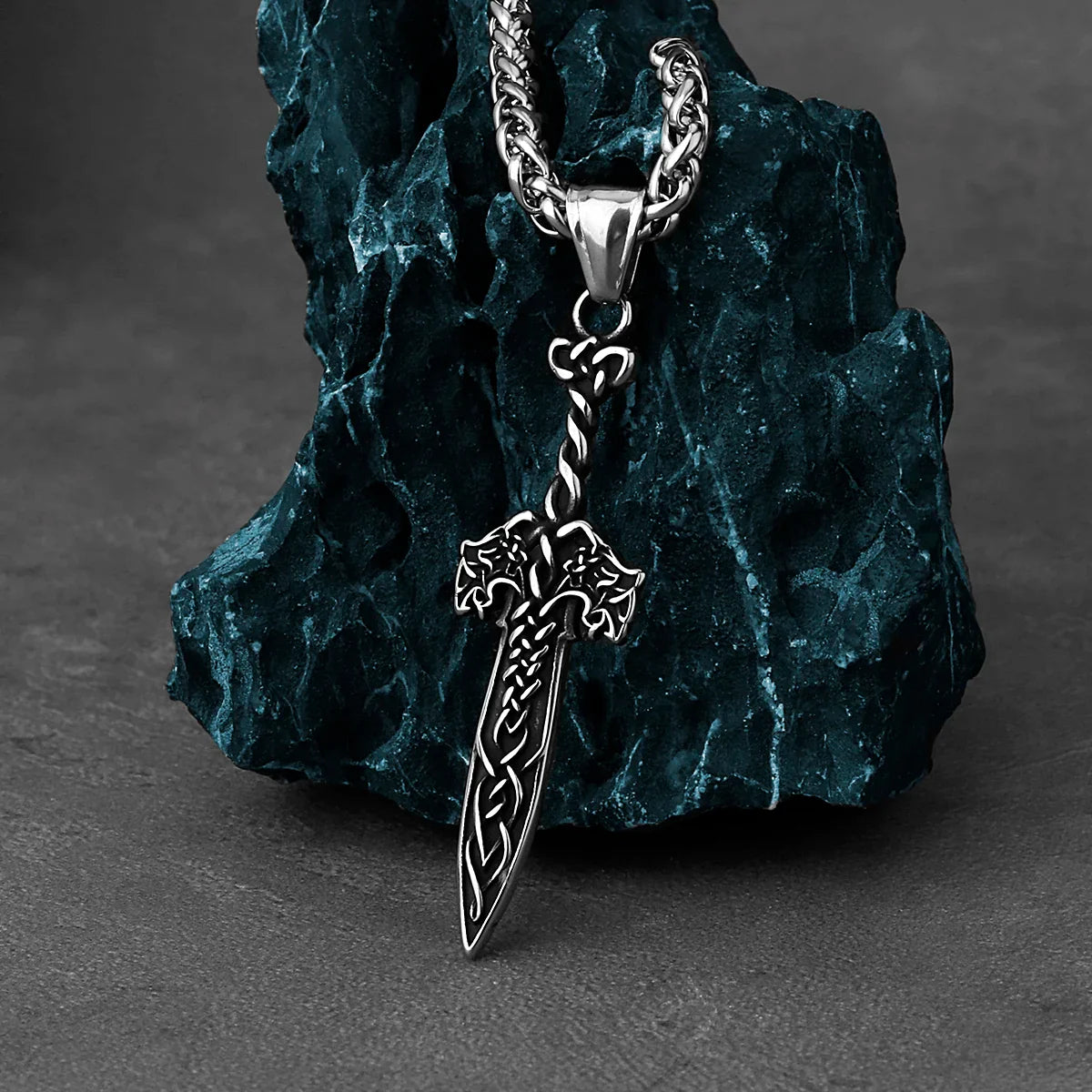 Collar Espada Vintage